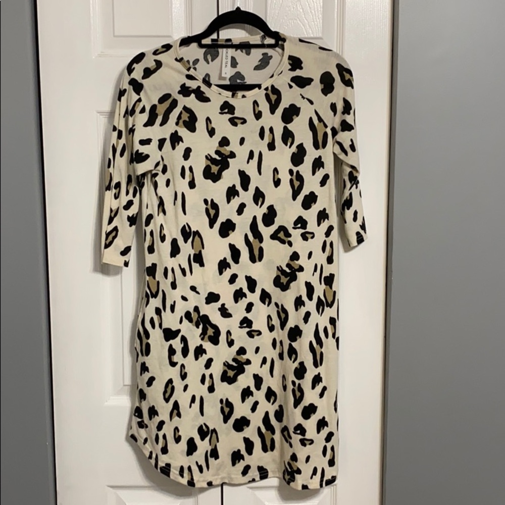 Cute soft leopard print dress/ long shirt!!